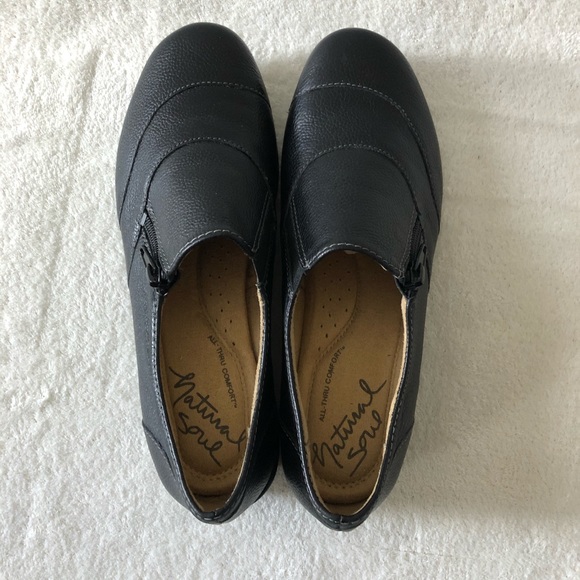 DSW Natural Soul All Thru Comfort black loafer - Picture 2 of 5